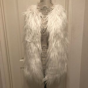 Style Rock White Faux Fur Vest